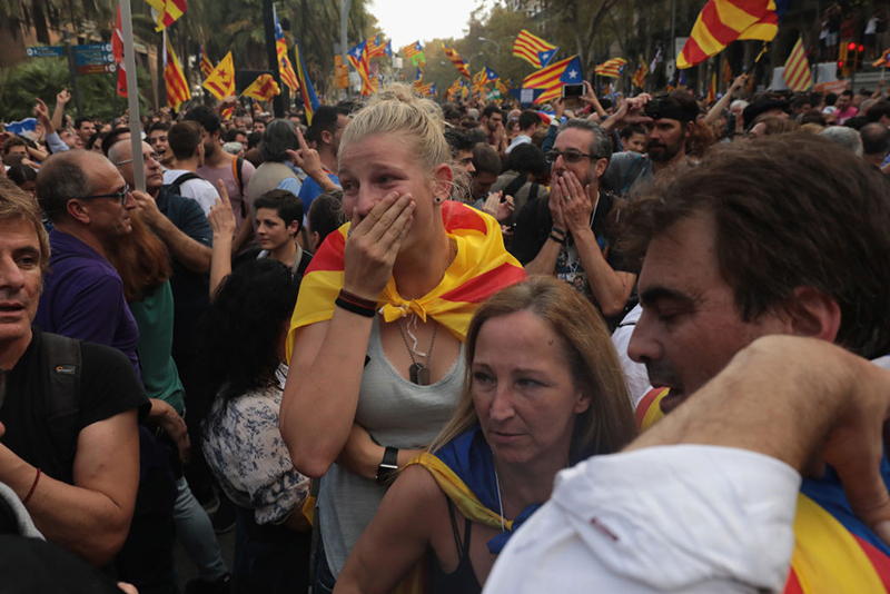 Người Catalonia vỡ òa khi chính quyền tuyên bố độc lập